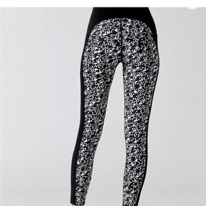 Sweaty Betty Power Checkered Leggings with pockets Medium, size 8-10 | Like New